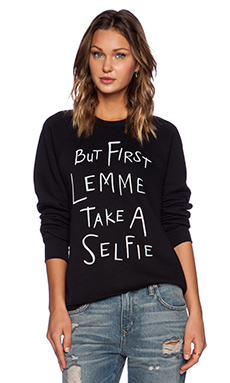 Local Celebrity Selfie Bobbi Sweatshirt in Black