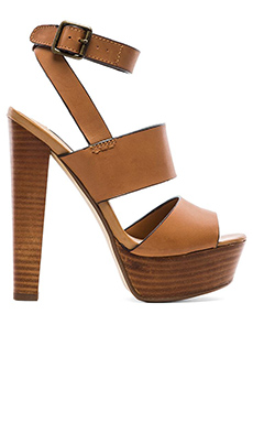 Steve Madden Dezzy Heel in Tan