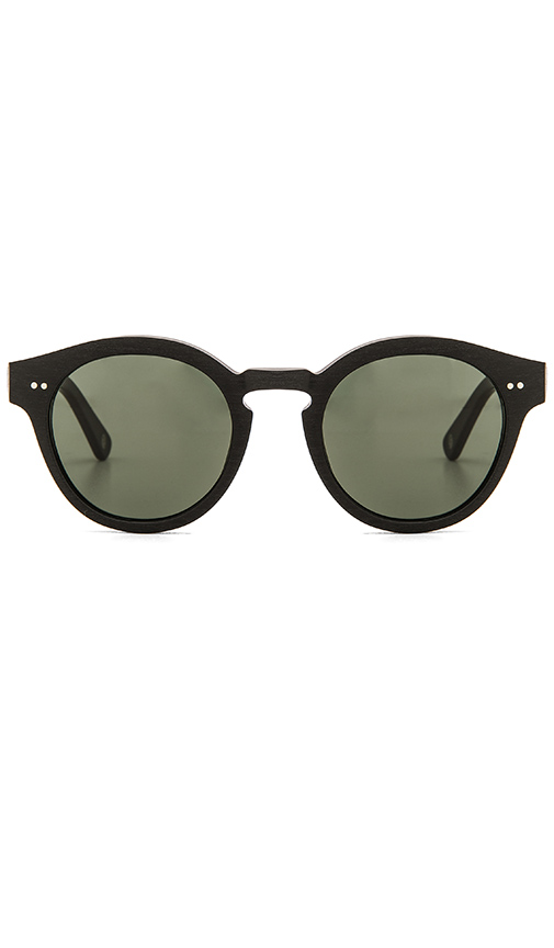 Ahlem Abbesses in Black.