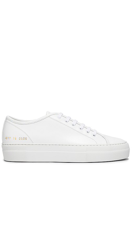 Zapatilla deportiva tournament low super en color blanco talla 39 (también en 40, 41) - Common Projects - Modalova