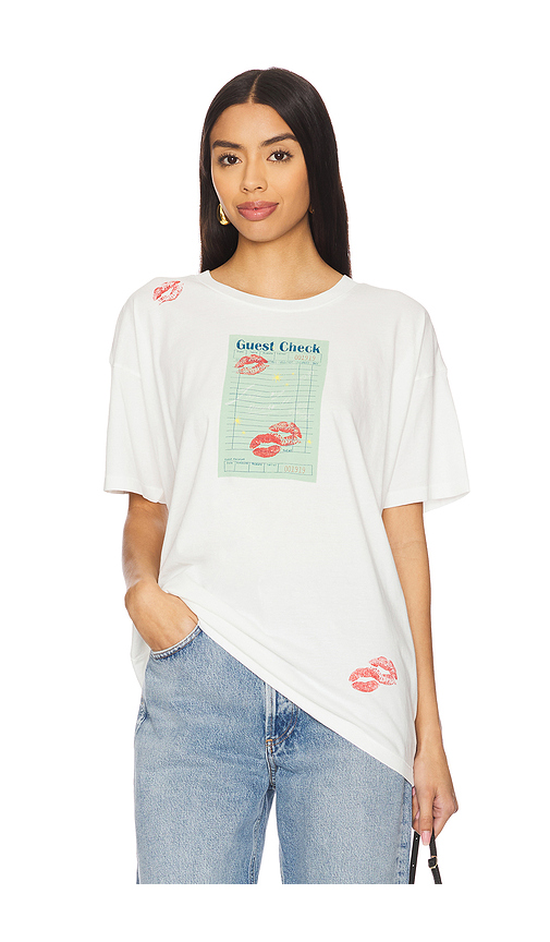 Guest Check Merch Tee in . Size M. Also in S, XS - DAYDREAMER - Modalova