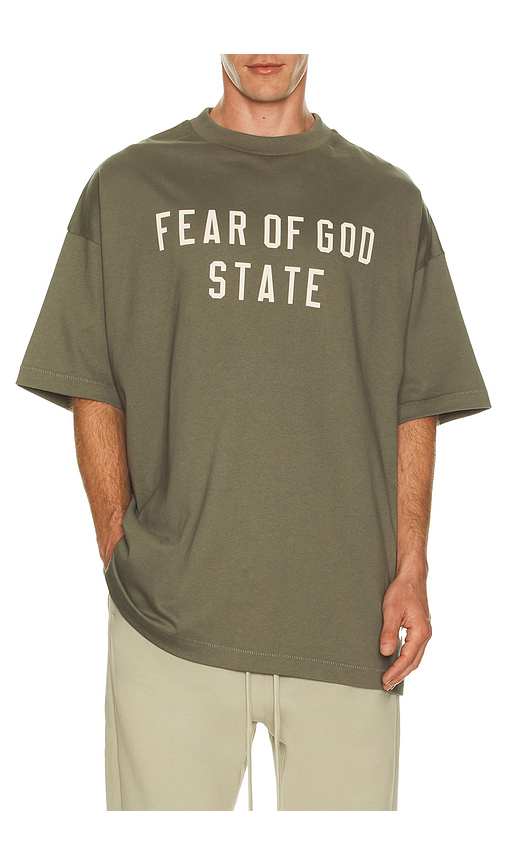 S Fit T-Shirt en . Taille L. Also en S, XL/1X - Fear of God ESSENTIALS - Modalova