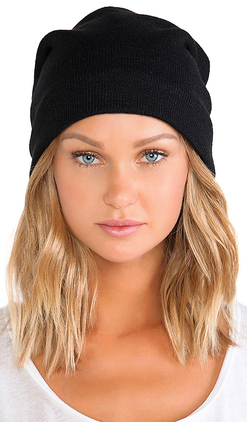 Plush Barca Slouchy Hat w/ Fleece Lining in Black.