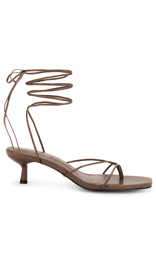Jaden Sandal in . Size 10. Also in 5.5, 6, 7, 7.5, 8, 8.5, 9 - RAYE - Modalova