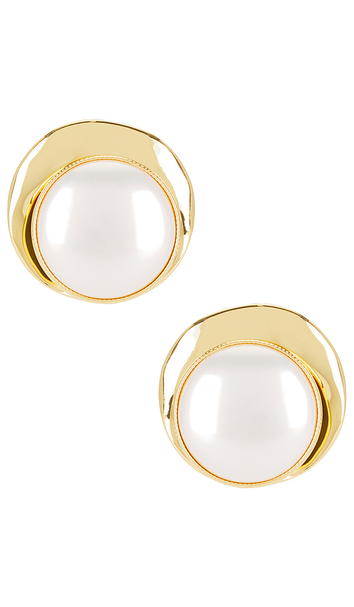 SHASHI Bhodi Pearl Stud en Ivory - SHASHI - Modalova