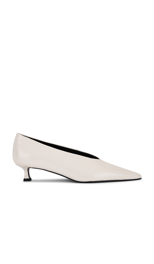 Cherry Pump in . Size 10. Also in 5, 5.5, 6, 6.5, 7, 7.5, 8, 8.5, 9 - Tony Bianco - Modalova