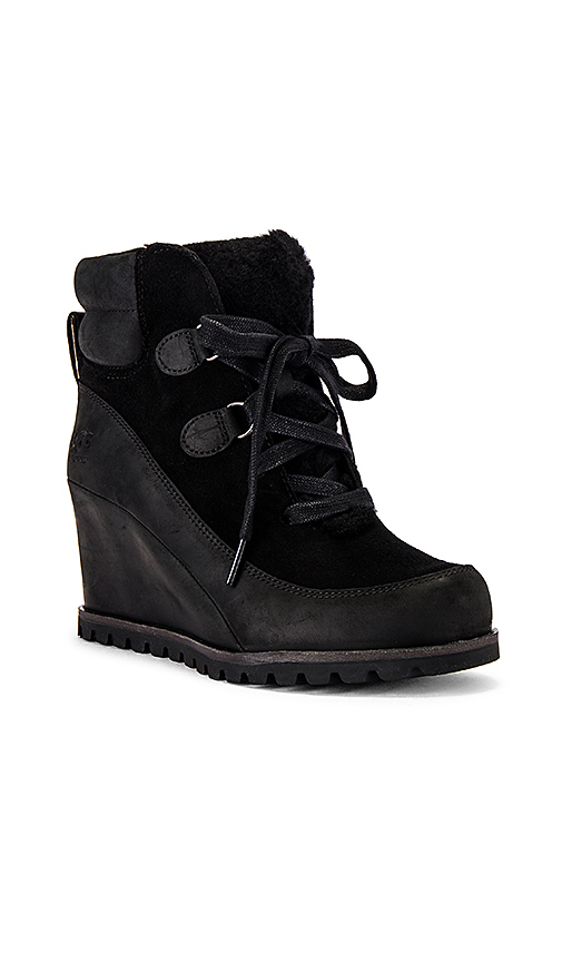 UGG Valory Boots in Black